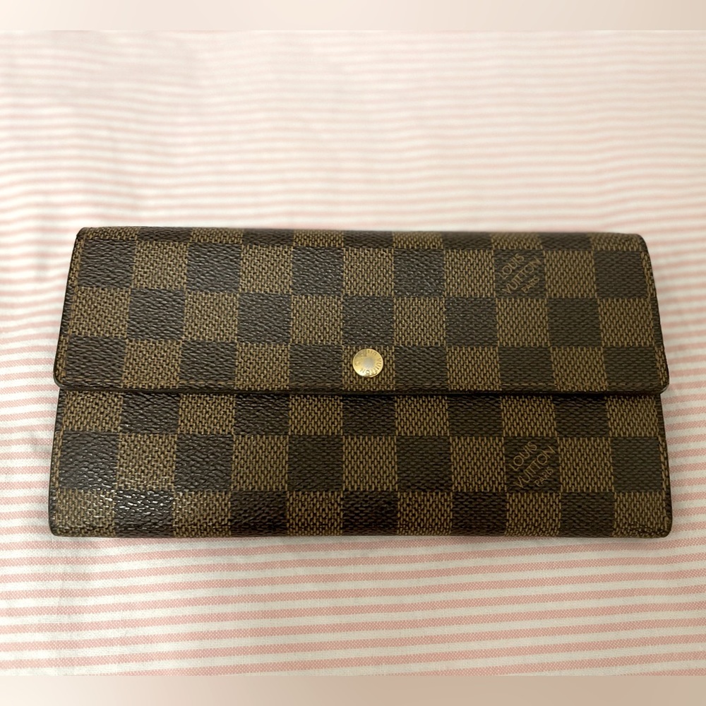 🏮SOLD🏮LOUIS VUITTON wallet 
Damier Ebene Porte Tresor